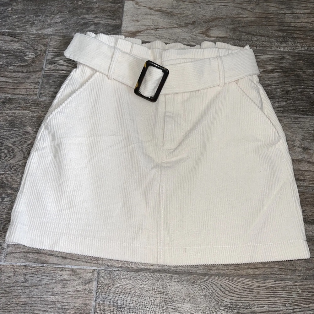 Zara cream colored paperbag skirt. Size M.